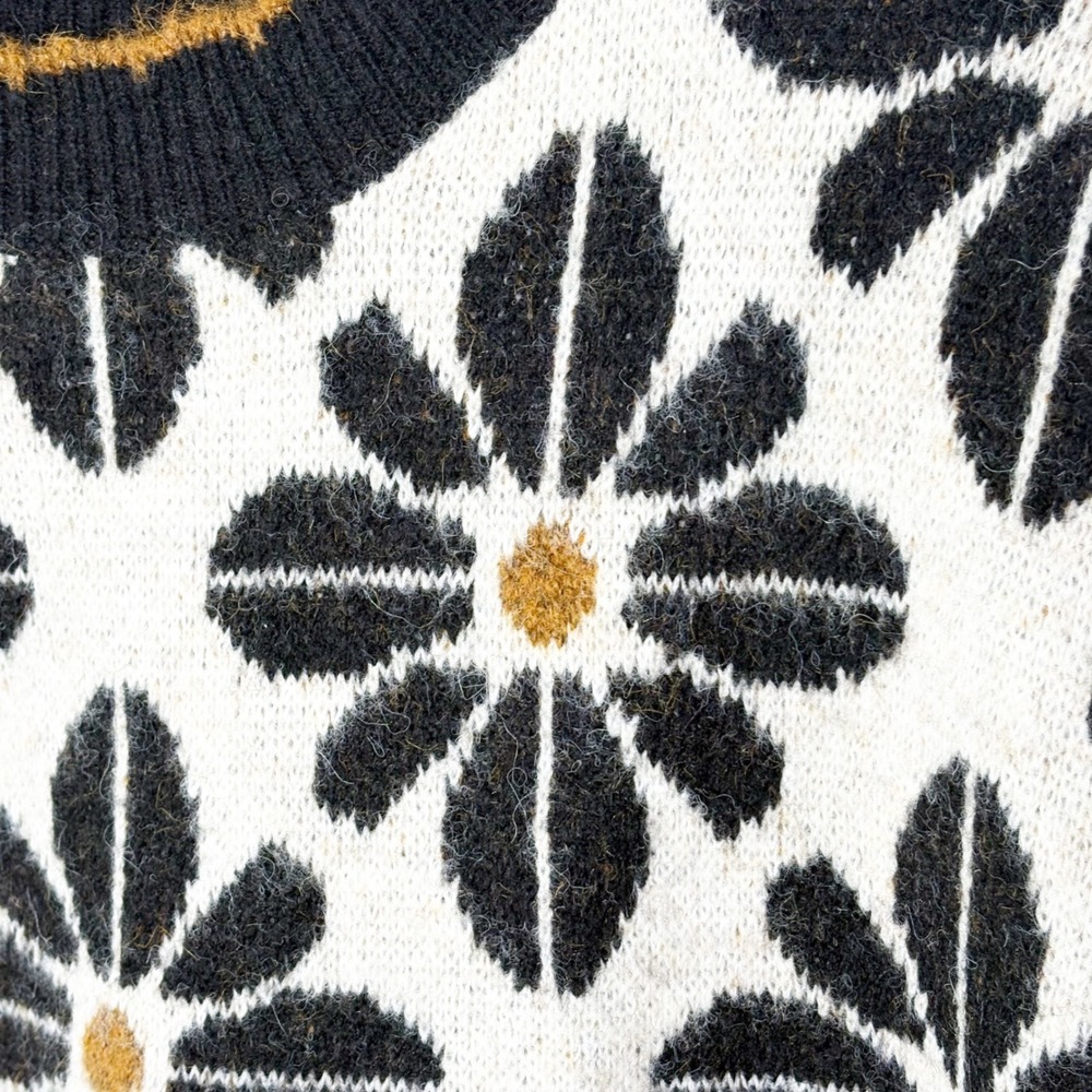 Entro Black White Daisy Floral Knit Sweater Vest Top Short Sleeve Size L - Picture 4 of 9